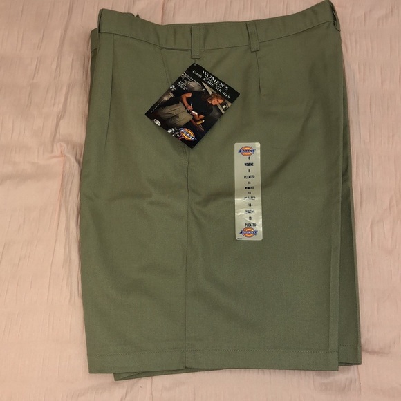 Dickies Pants - Dickies Khaki Women’s Workwear Easy Care High Waist Pleated Shorts Size 18 NEW